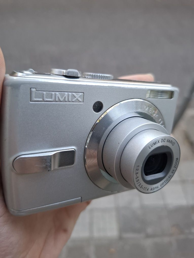 Компактен дигитален фотоапарат PANASONIC LUMIX LS75