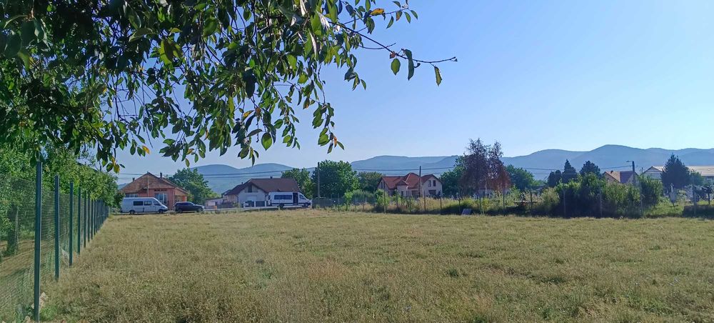 Teren intravilan — 3000 m² — acces 2 străzi — Seini