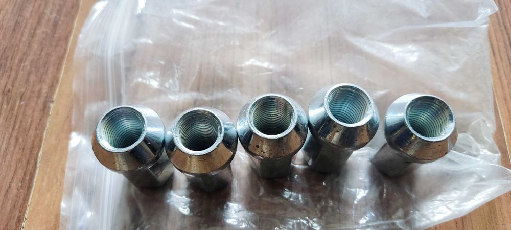 Дълги гайки за джанта, 19 ключ - 10 лв