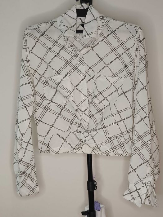 Cămașă albã tip ziar