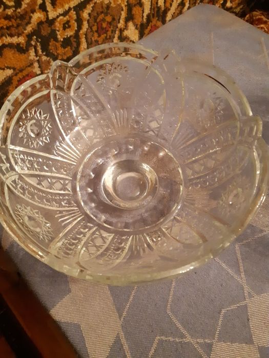 2 хрустальный вазы.