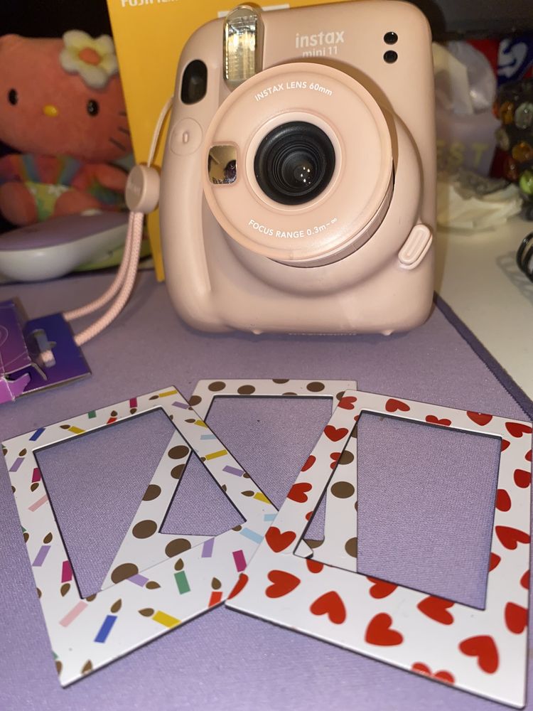 Instax Mini 11 плюс подаръци