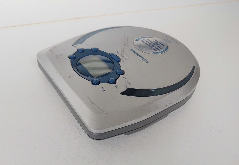Cd player portabil, vechi, Grundig