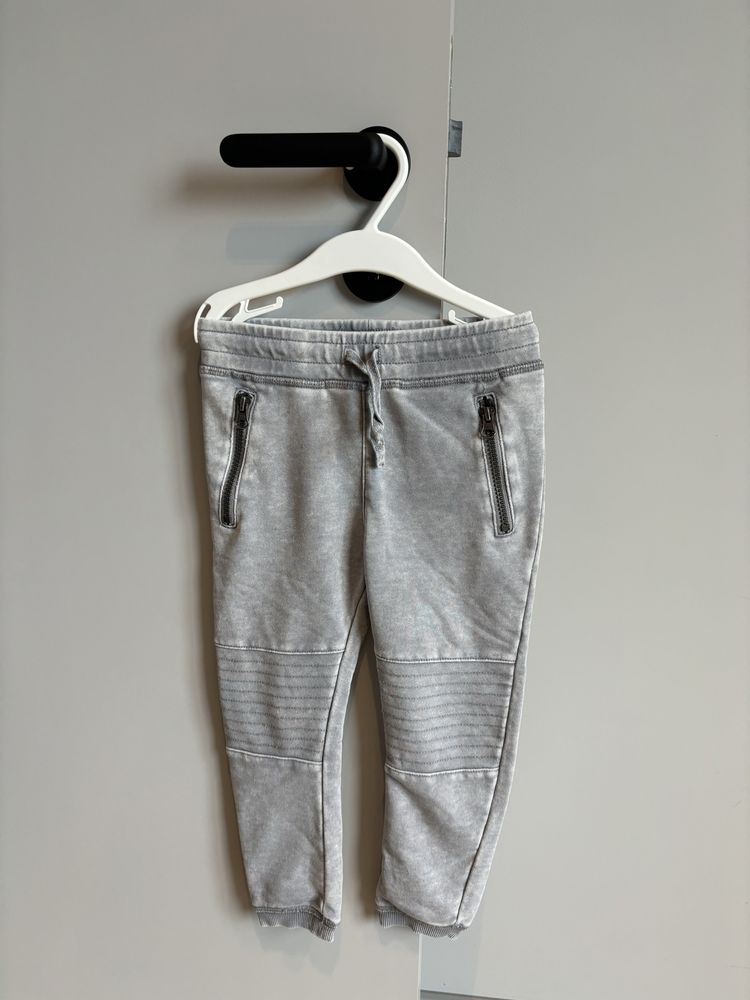 Pantaloni marca hm, marimea 104