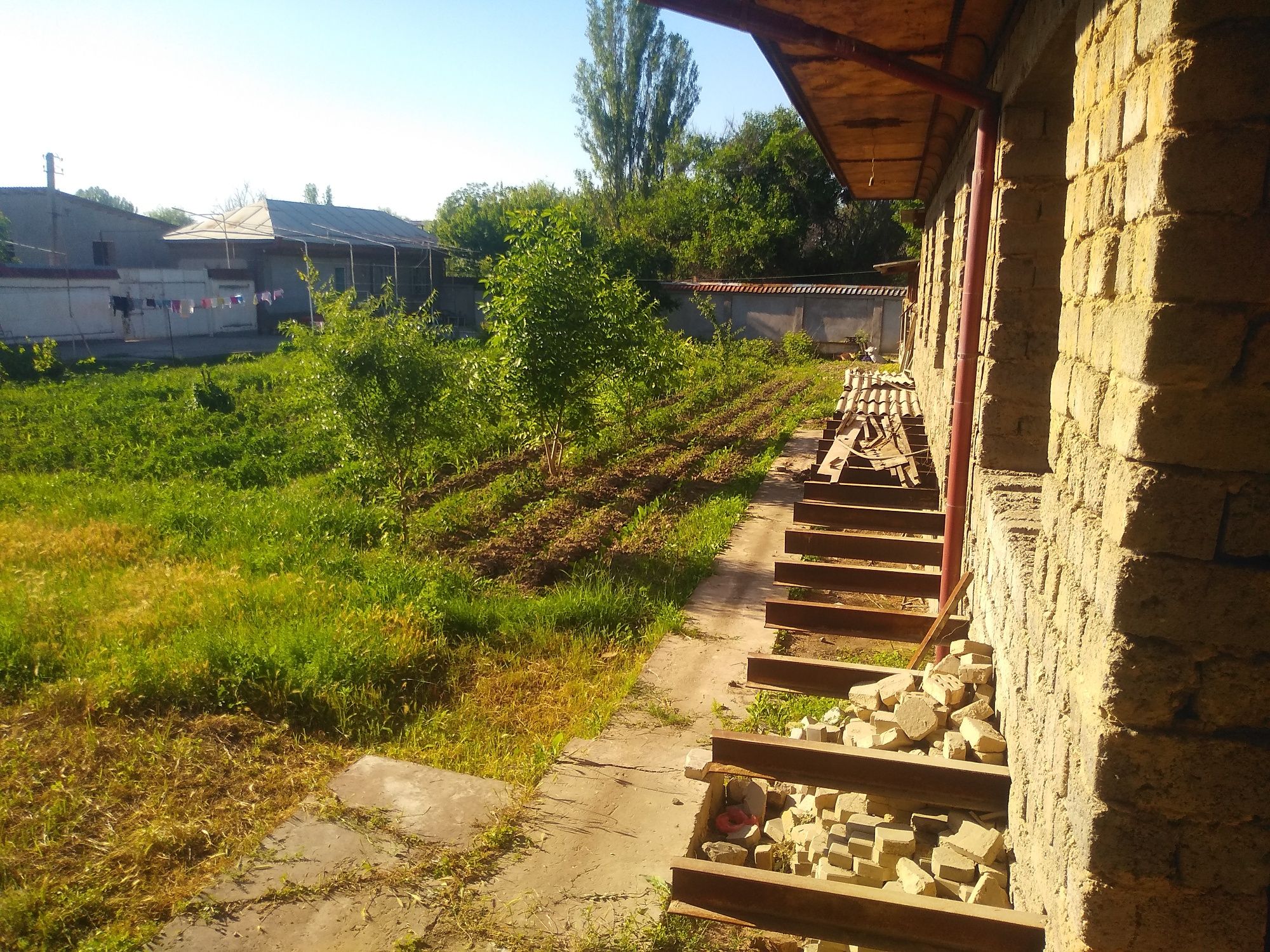 O'rtachirchiq tumani Qorasuvda uchastka xovli sotiladi