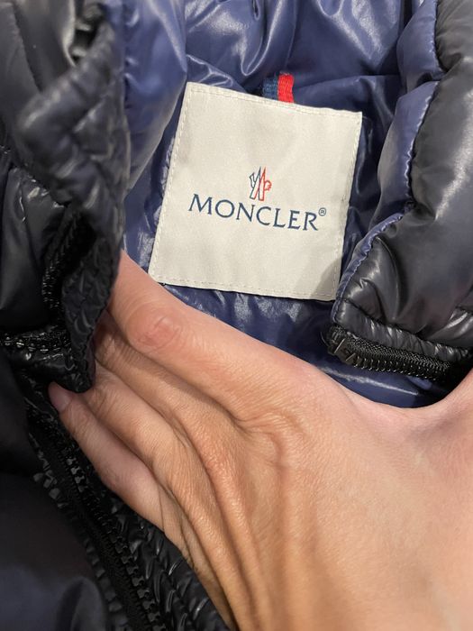 Geaca Moncler, marimea 3 ani