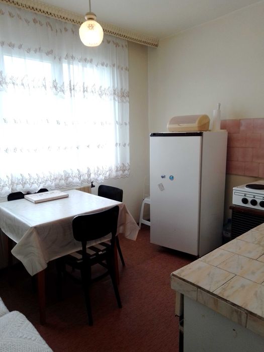 Дава двустаен апартамент под наем в центъра