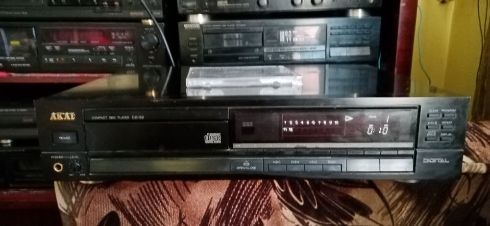 Vând Casetofon deck ONKYO TA 201 si CD Player Akai