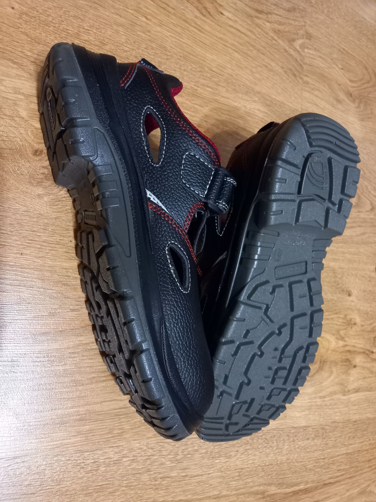 Pantofi protectia muncii