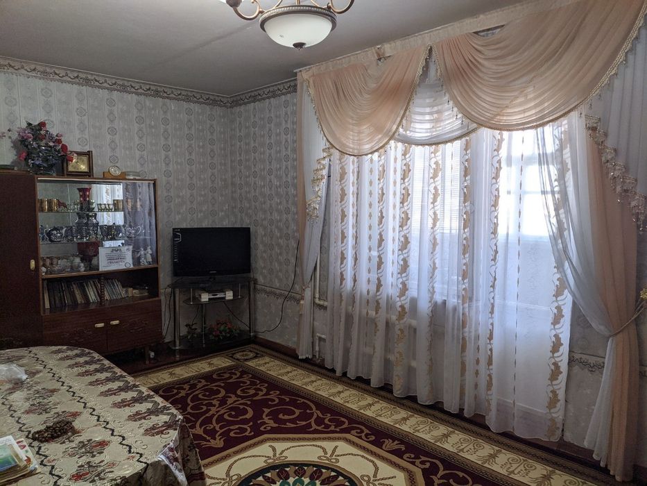 Катта квартира сотилади