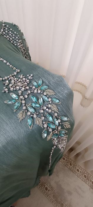 Тошли кўйлак тўйларга