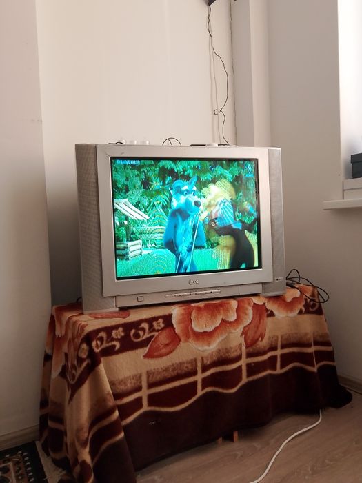 Телевизор хороший светной