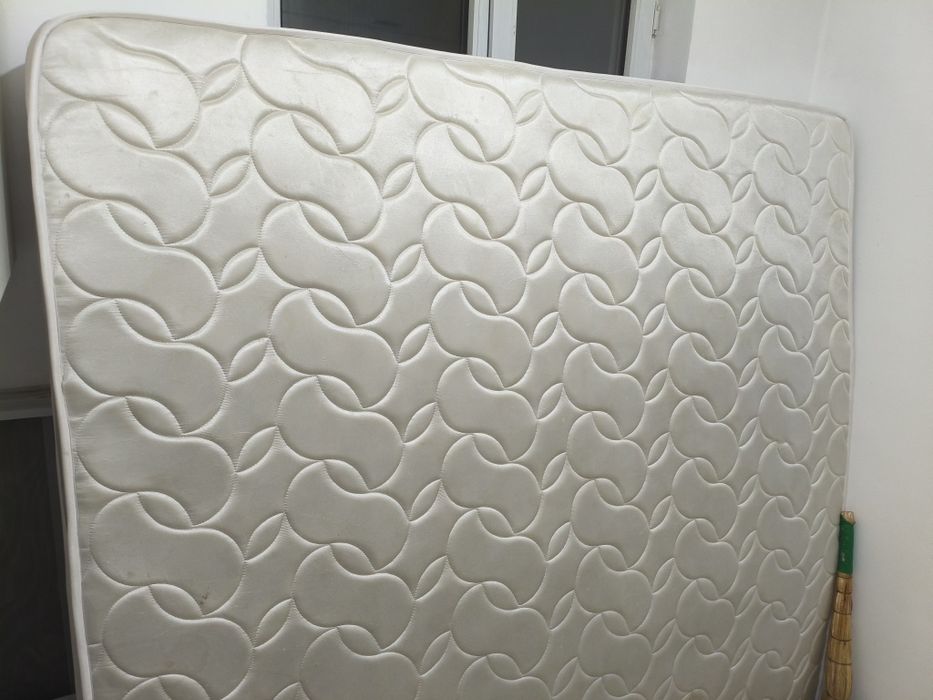 Б/у матрас почти новый