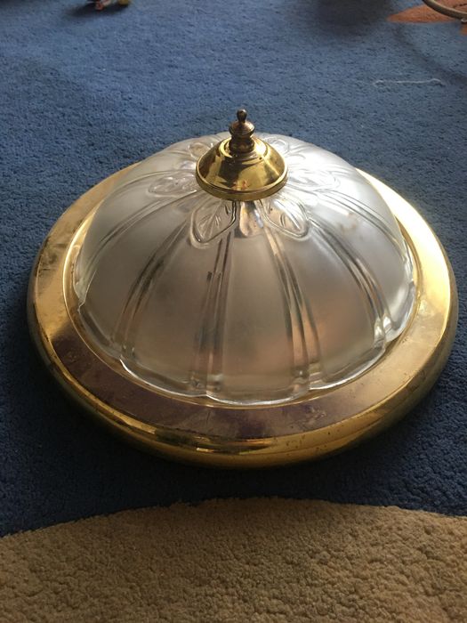 Продам светильники и люстры