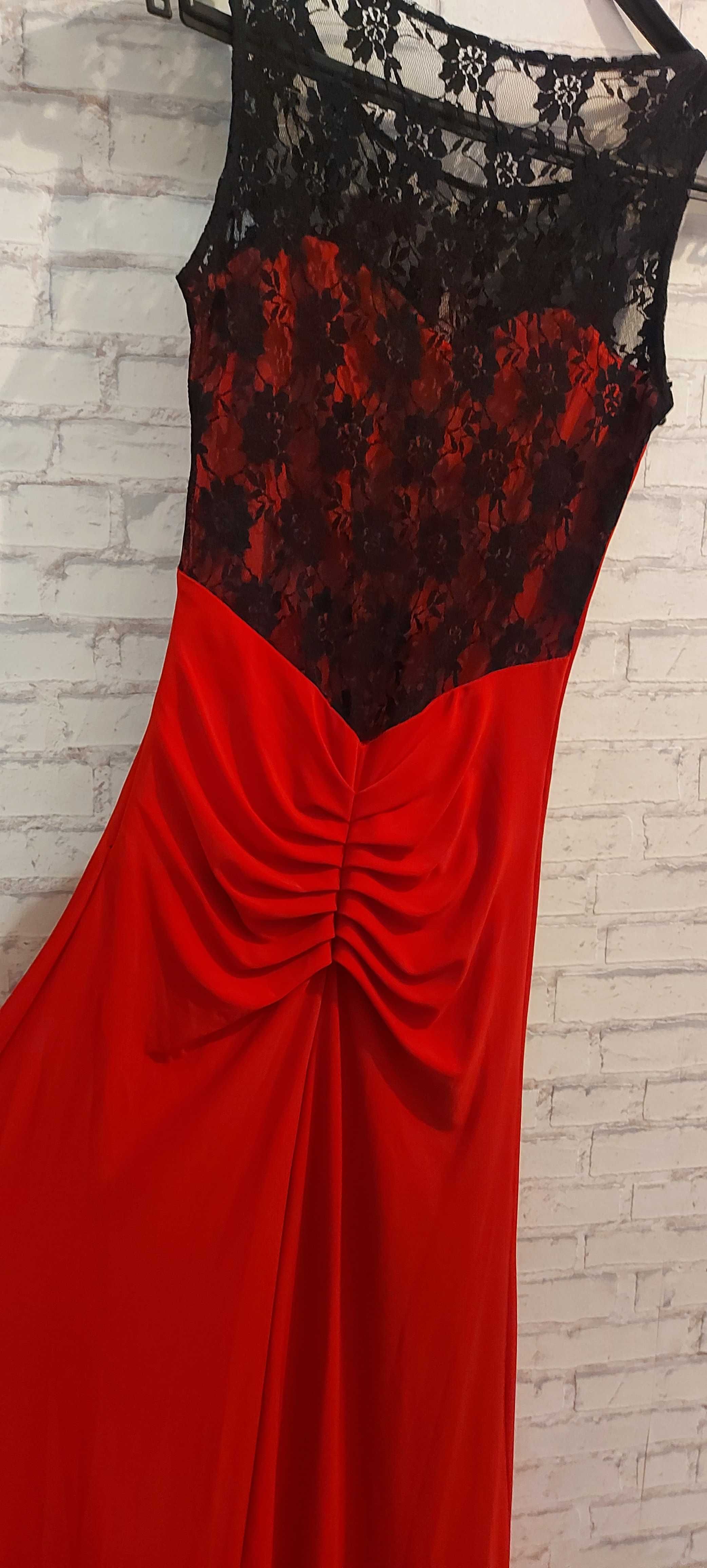 Rochie elegantă roșie cu dantelă