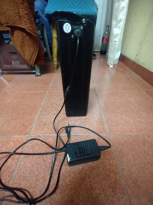 Baterie bicicleta electrica,încărcător ,2 căști de protecție