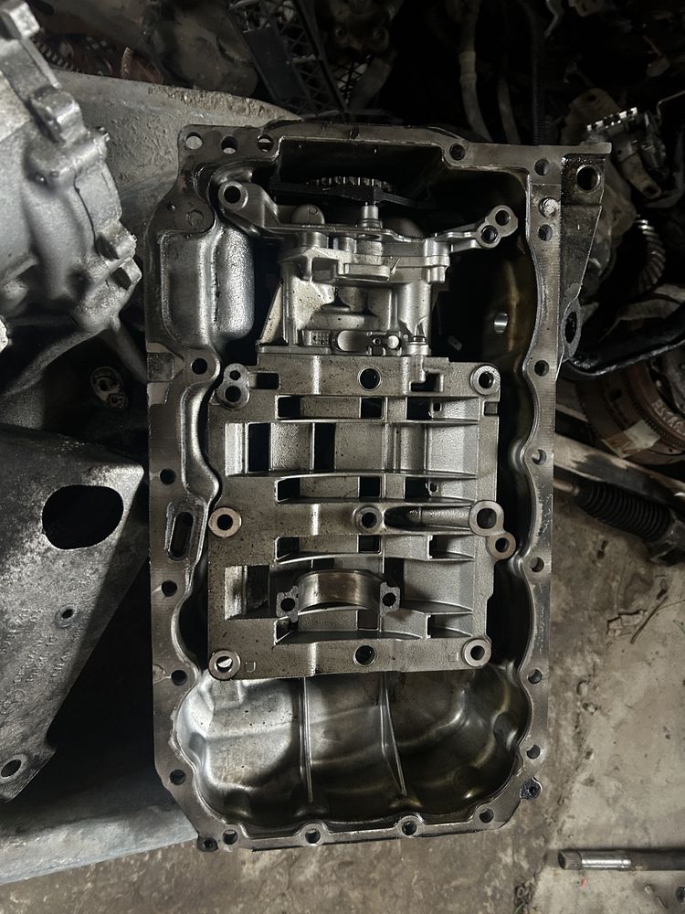 Chiloasa bmw f10 2.0 d capac culbutori bloc motor baie ulei