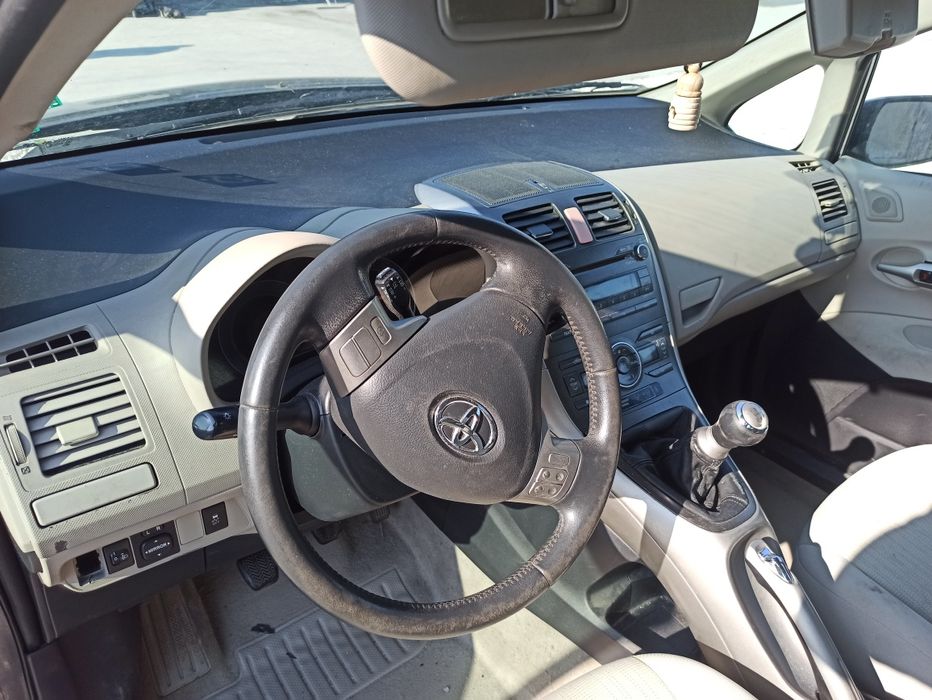 Toyota auris 1.6i