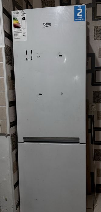 Холодильник  продам состаяние средее все работает