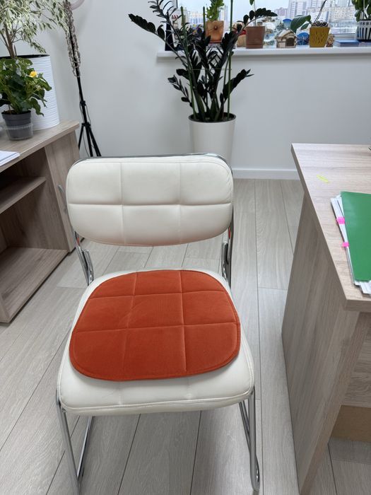 Продам  офисные стулья