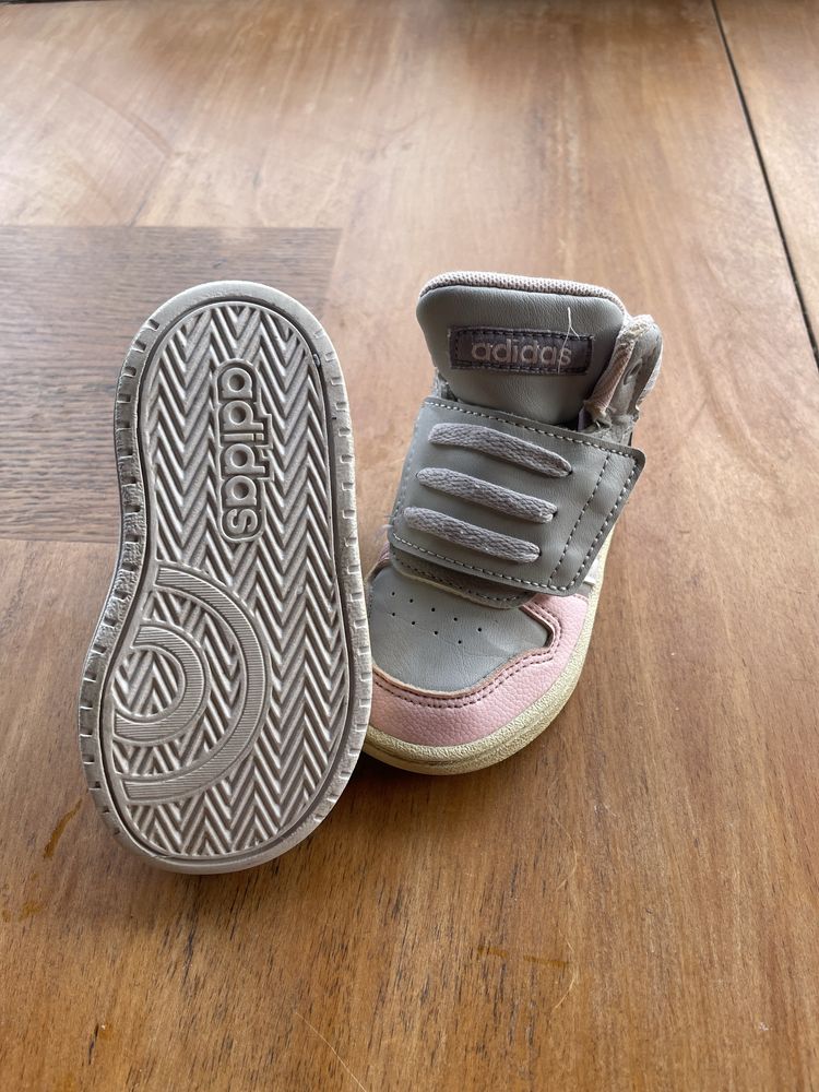 Маратонки Adidas / номер 22
