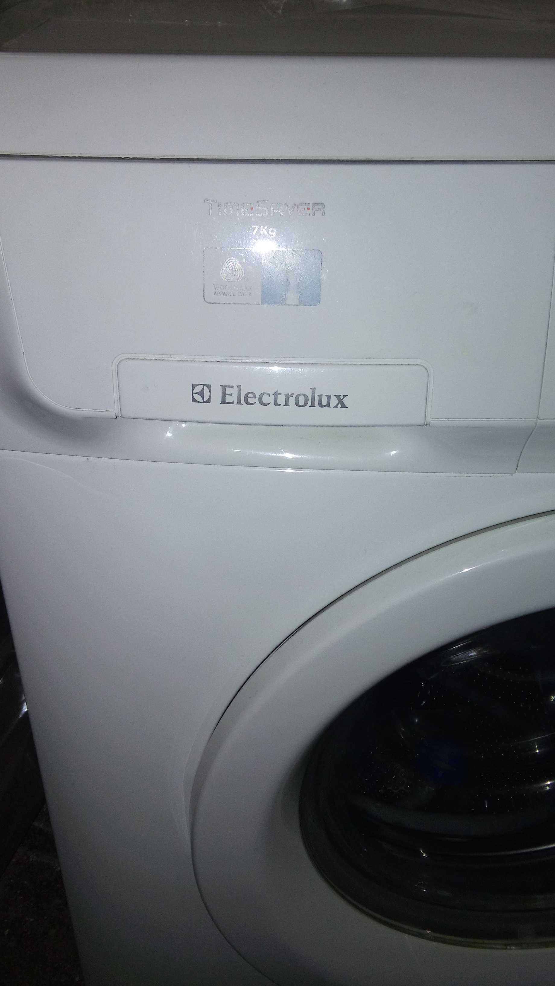 Продавам пералня Electrolux