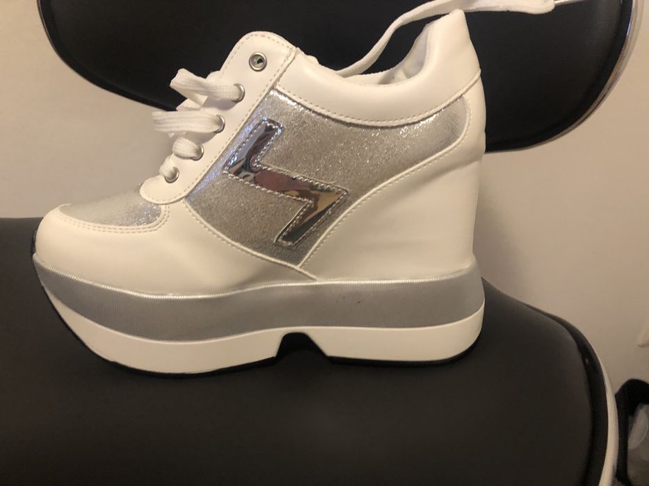 Sneakers deosebiti
