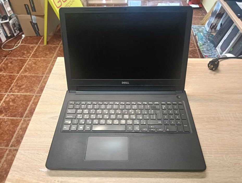 Лаптоп Dell Inspiron 15 с две видео карти (козметични забележки)