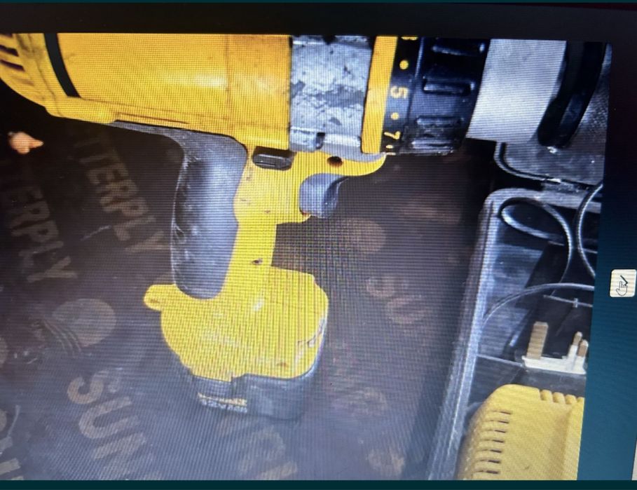 Девалт Dewalt винтоверт с две перфеткно здрави батерий