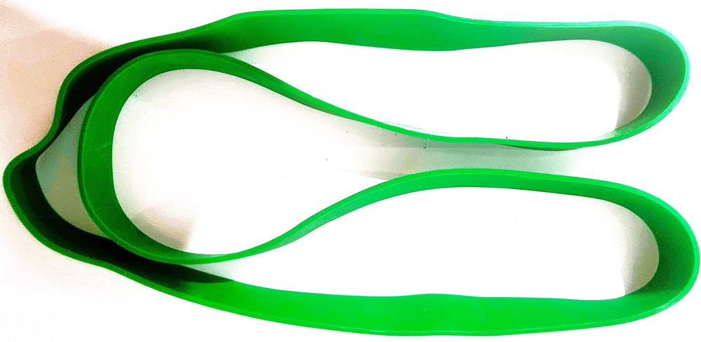 Резиновый жгут-эспандер с максимальной нагрузкой 50 кг.