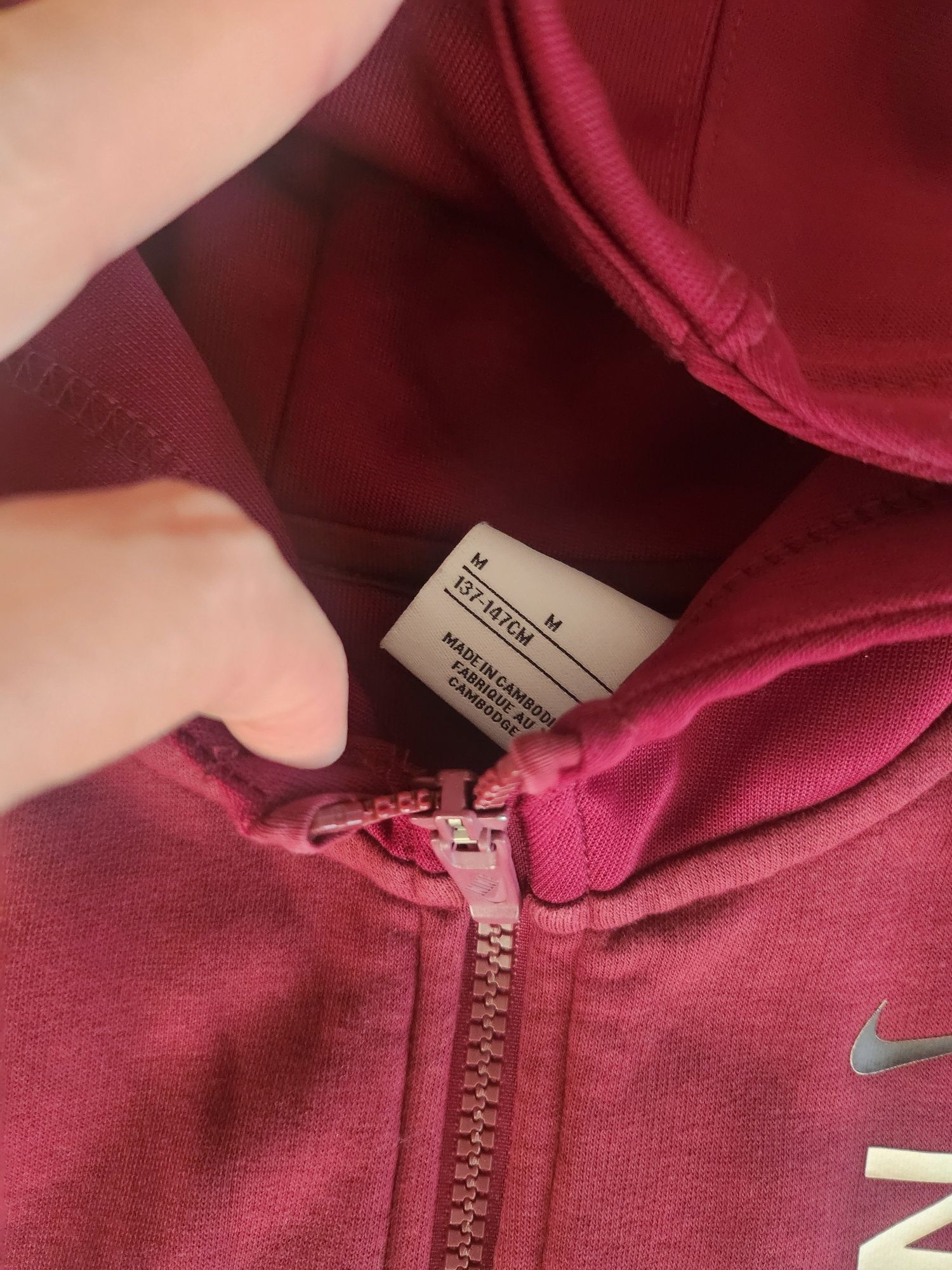 Продавам детски комплект Nike