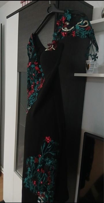 Rochie elegantă mulată pe corp
