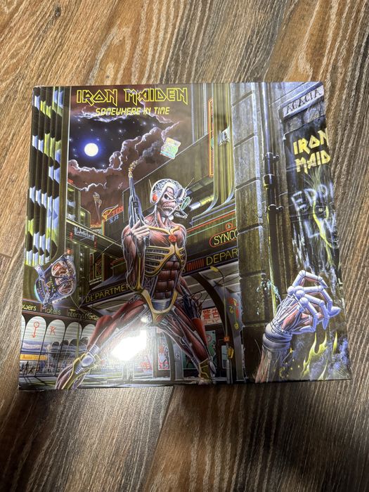 Продавам плочи на Iron Maiden