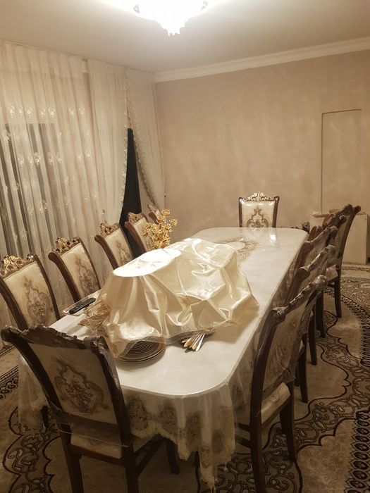 Stol stul sotiladi mehmonxonaga