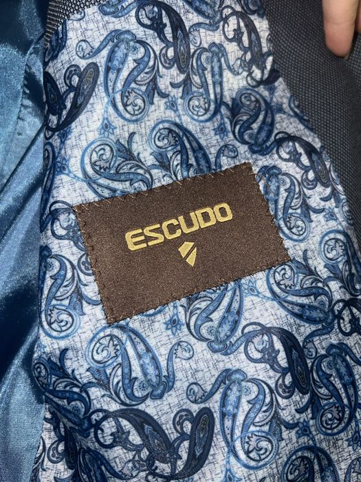 Costum Escudo, purtat doar de 2 ori