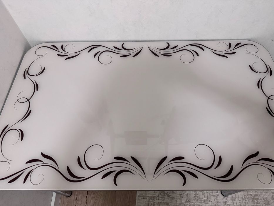 Срочно! Продаю Кухонный стол в отличном состоянии