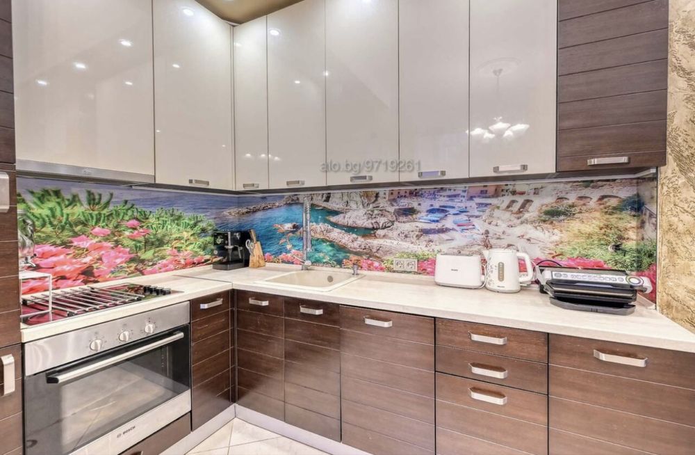 Кухня с всички нужни електро уреди