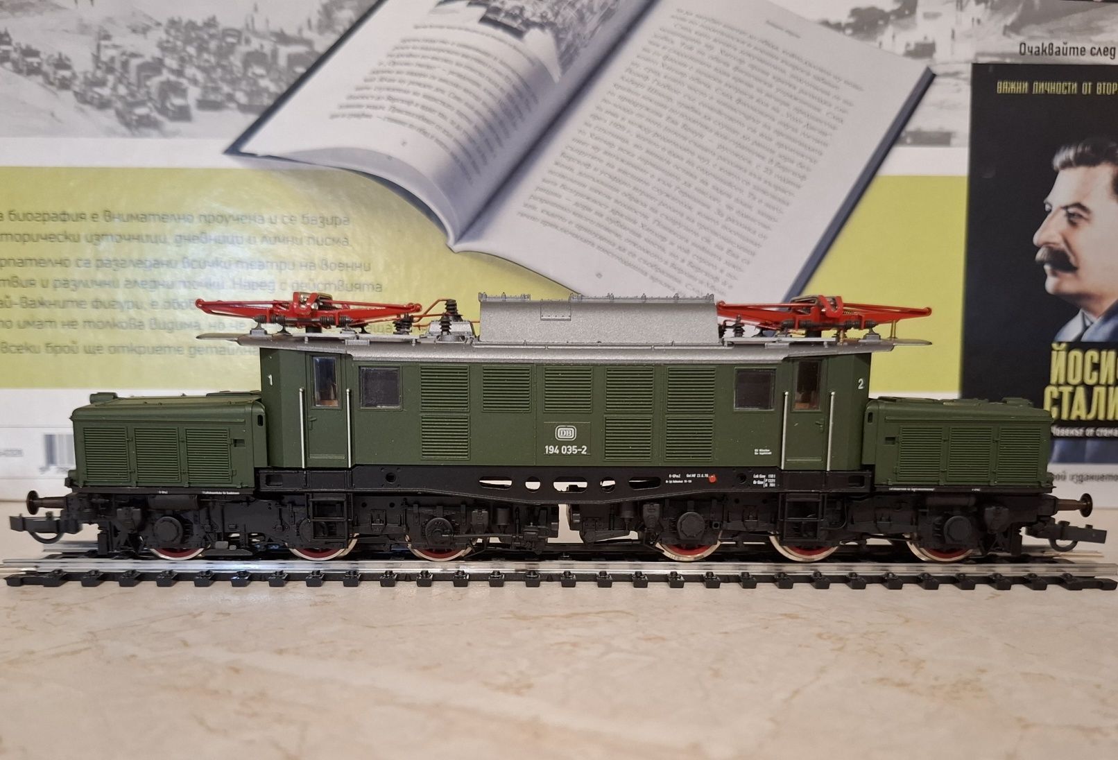 Електрически локомотив BR 194 Roco HO 04168 A  1/87
В много добро съст