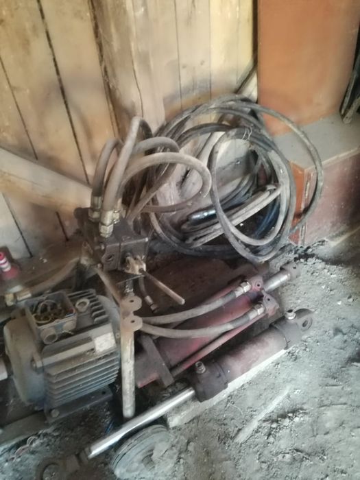Vand instalatie hidraulica crapat lemne busteni