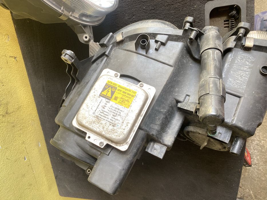 Faruri St/Dr Xenon Mercedes E W211 Facelift Pret 1000 lei bucata