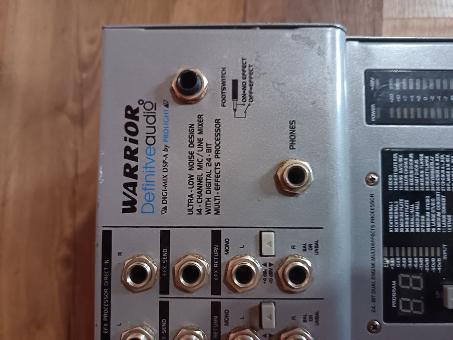 Vând mixer activ 2x500w