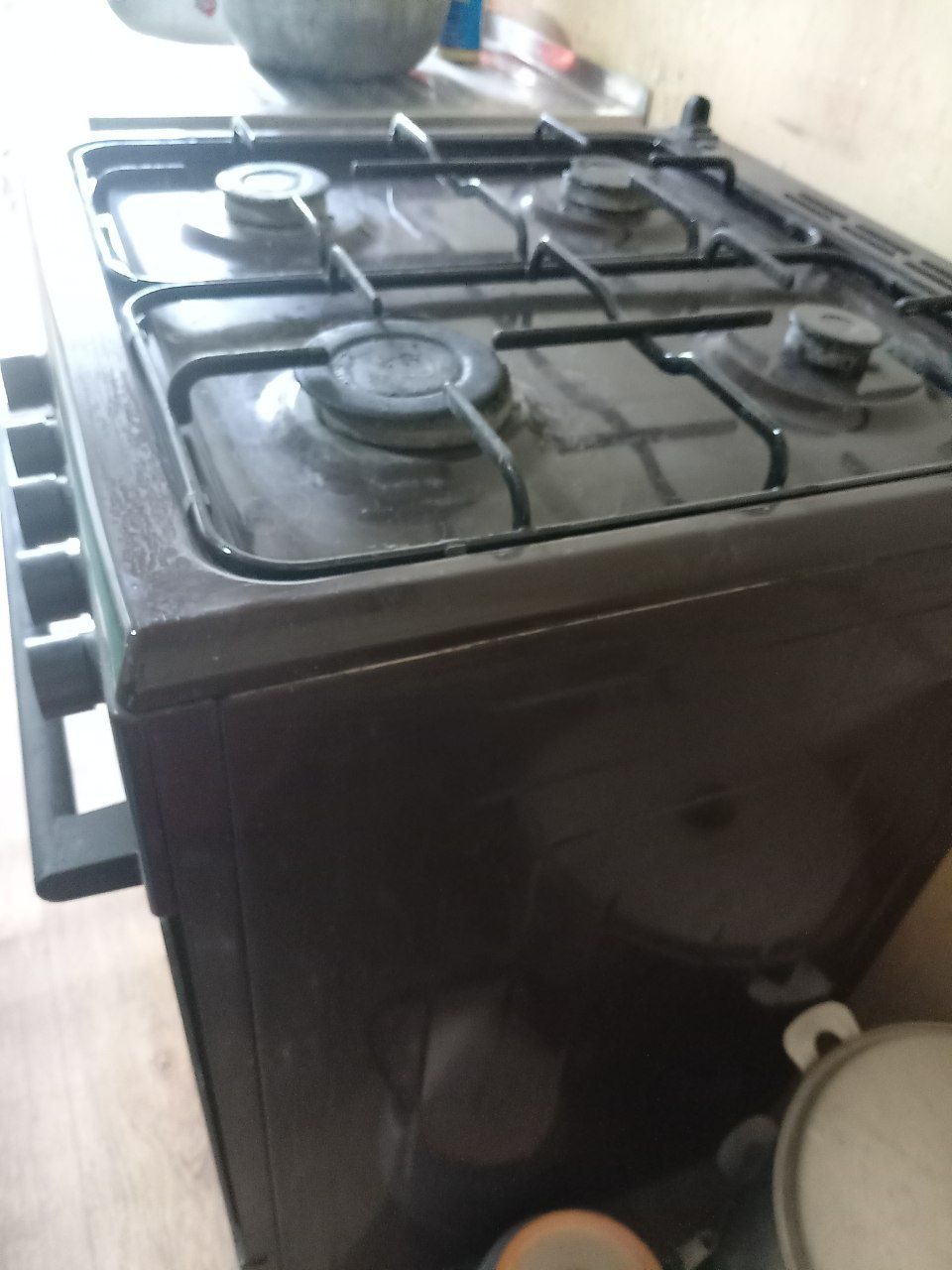 Shvaki gaz plitasi xechqancha ishlanmagan