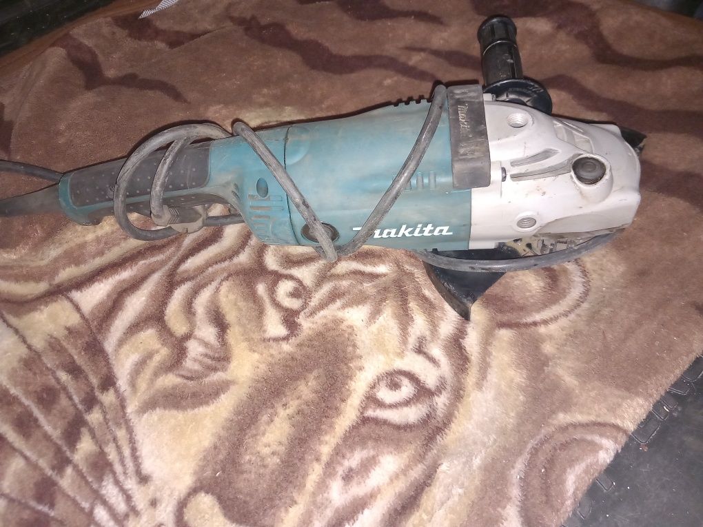 Polizor/flex unghiular Makita