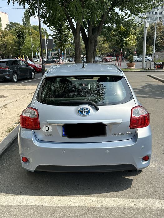 Inchiriez  TOYOTA AURIS HYBRID (electric+benzina) automata Bolt/Uber