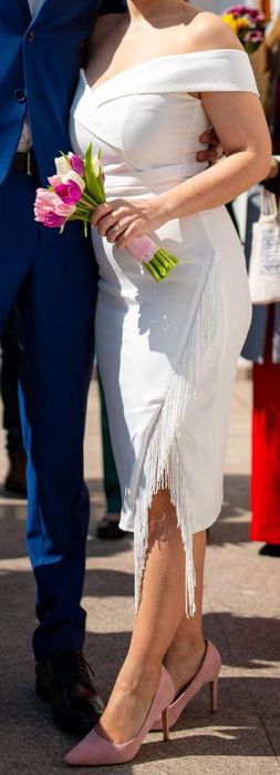 Vand rochie midi alba cu franjuri