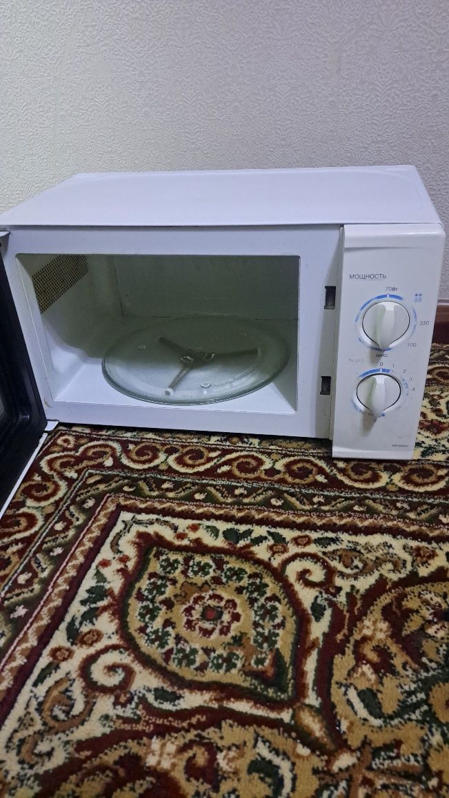 Lg 19л микроволновка продаю