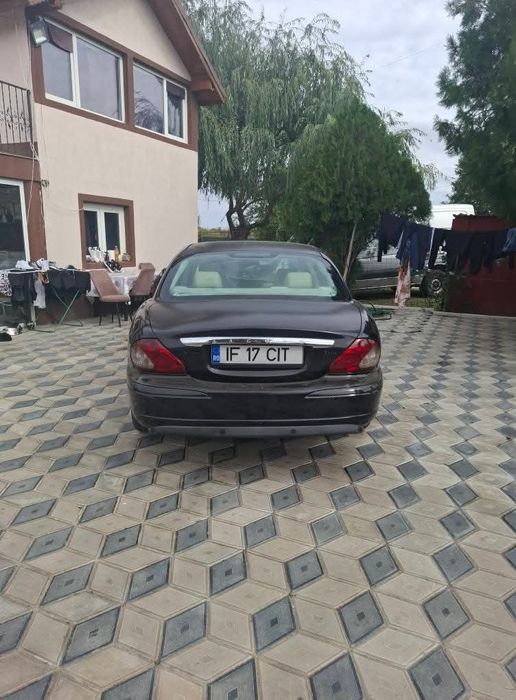Vând Jaguar x type