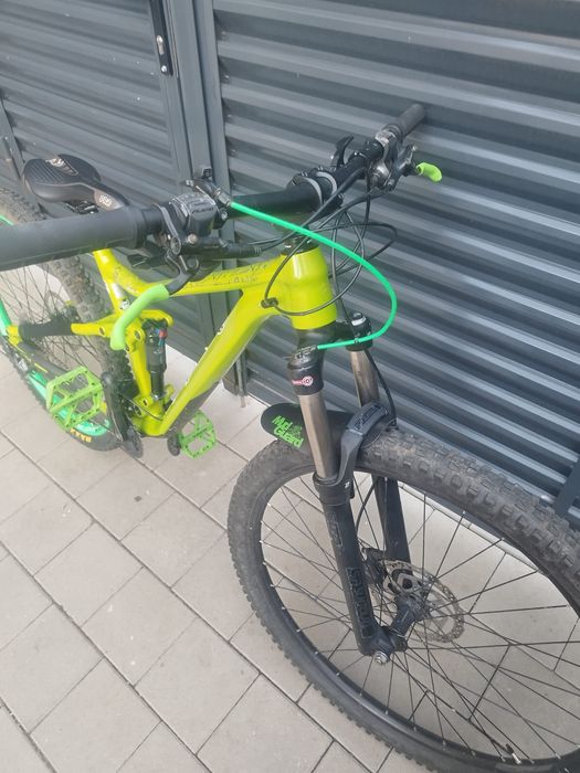 Vând bicicleta merida