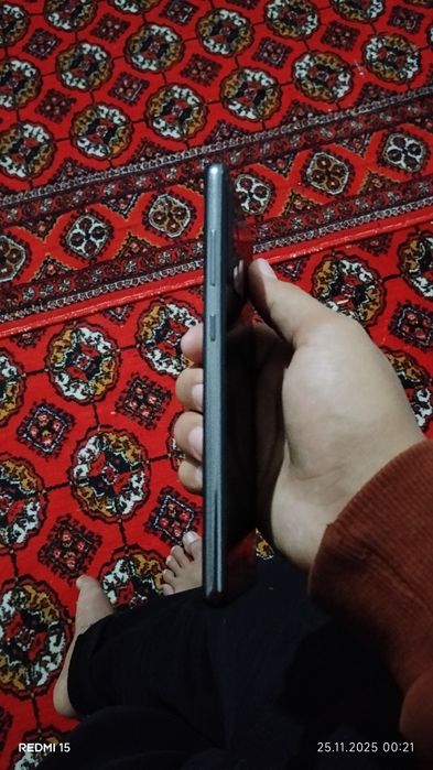 Продаю Samsund A52  со сломанным экранои.