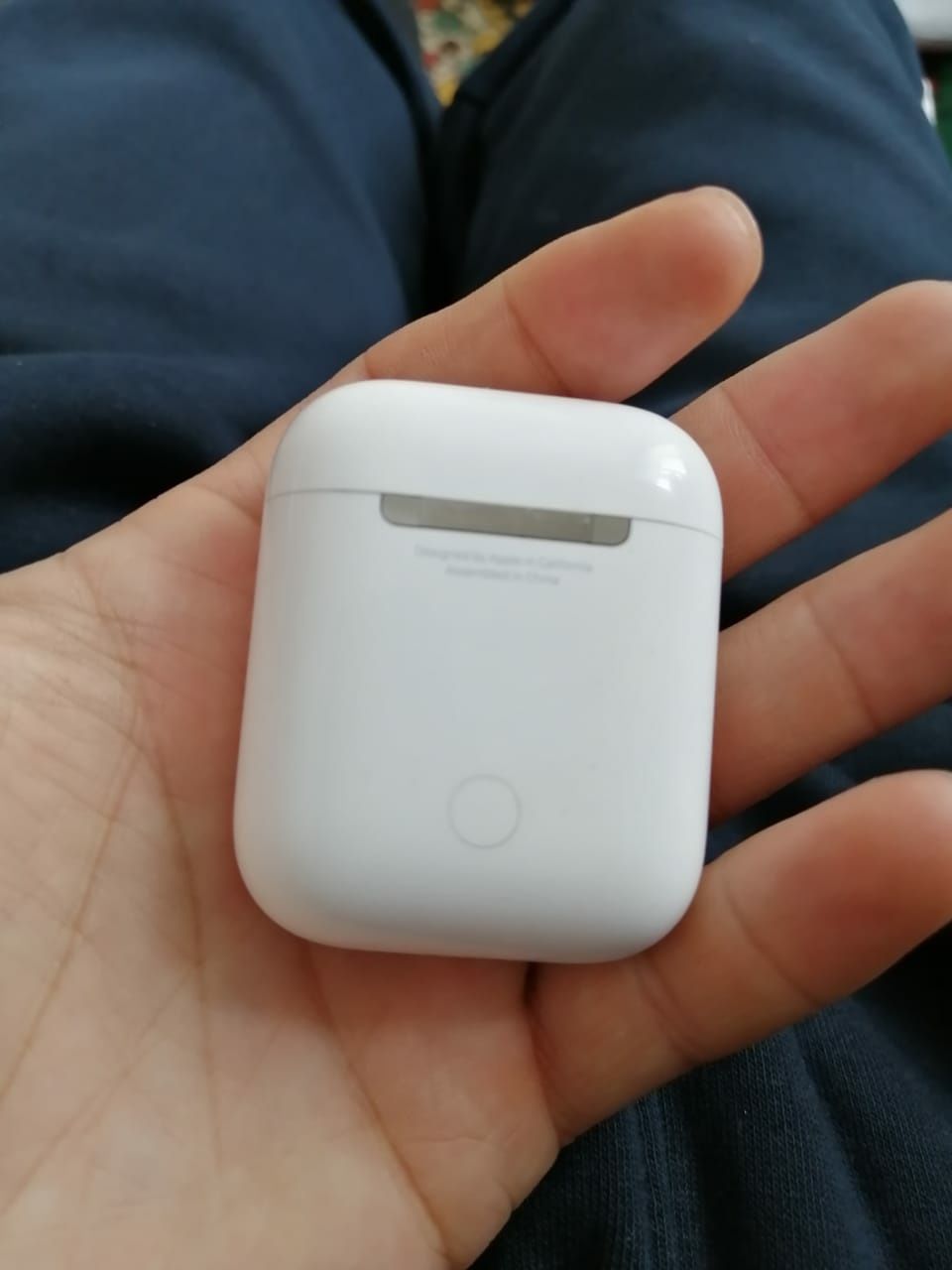 Продам оригинал кейс от airpods 2